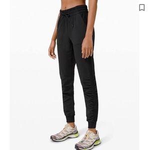 LuluLemon Beyond The Studio 7/8 Joggers Sz 4 Black